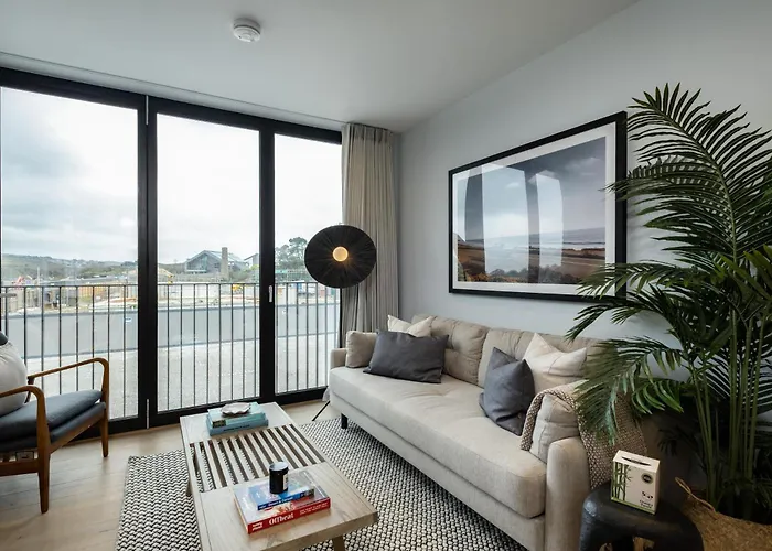 Modern 1-Bedroom Apartment In The Heart Of Hayle